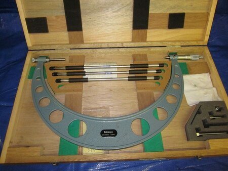 MITUTOYO - Adjustable Outside Micrometer (500 - 600 MM) (104-144A) + Free Calibration Certificate